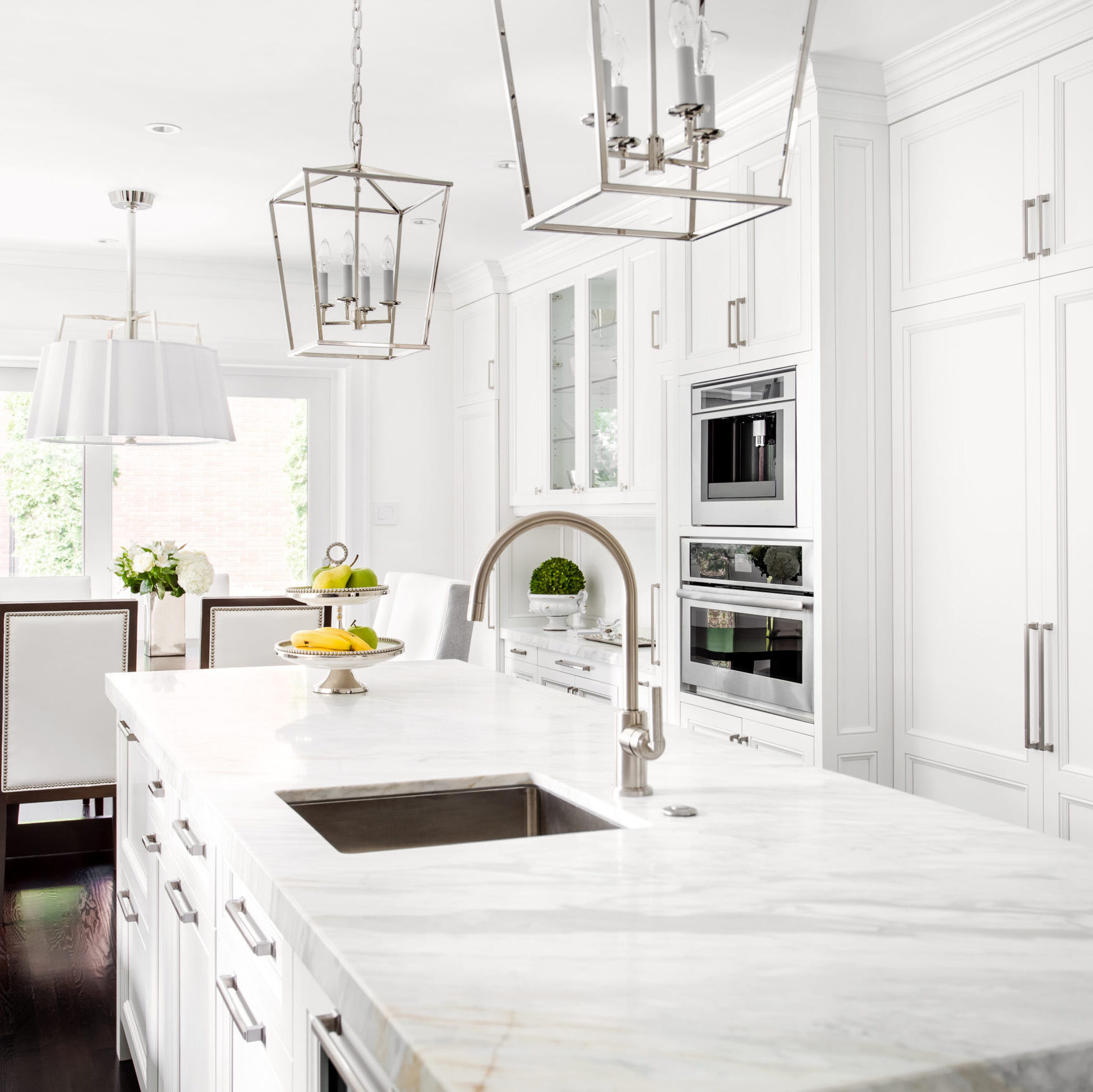 Bright Classic White kitchen